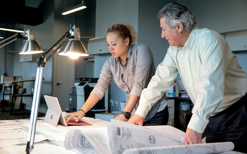 Two coworkers collaborating using Microsoft device