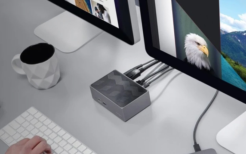 Dual display docks