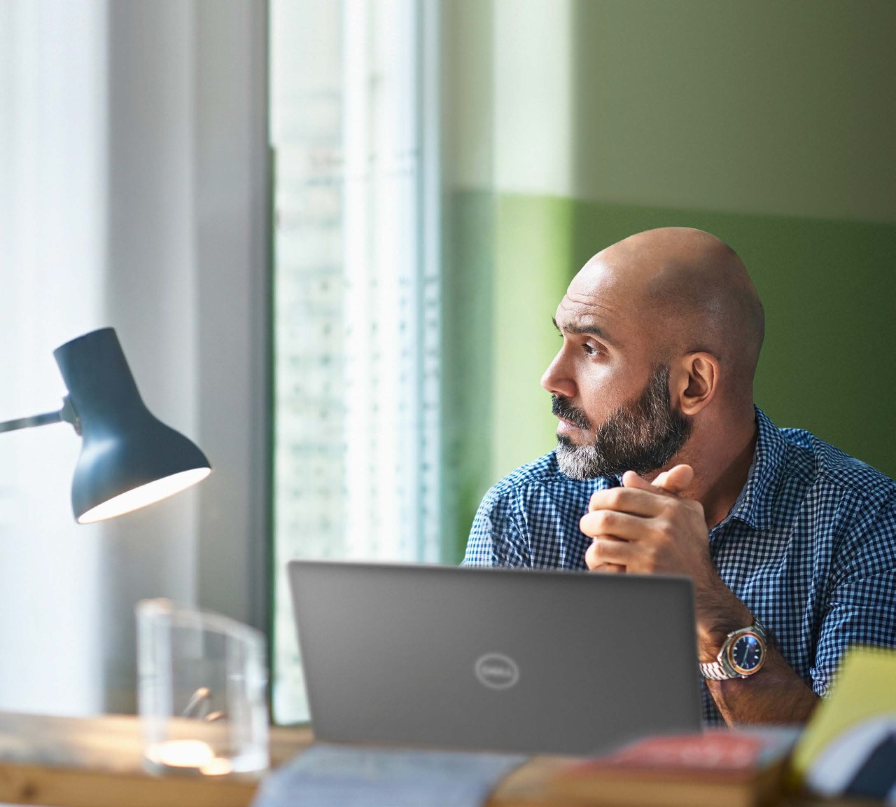 remote worker on dell laptop