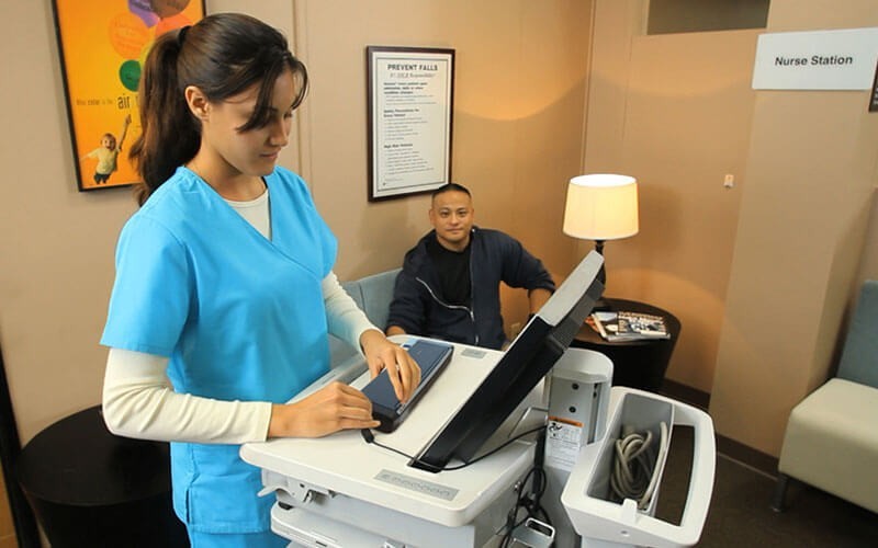 Epson printers for healthcare solutions Health professional using Epson printer