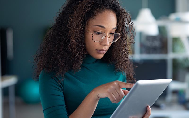 IT team Woman working on a tablet