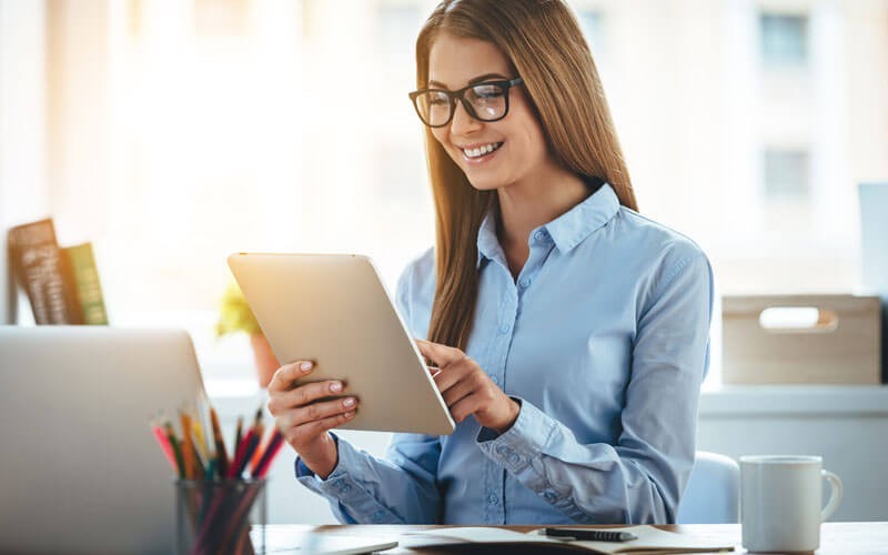 Intel Active Management Technology Woman on tablet