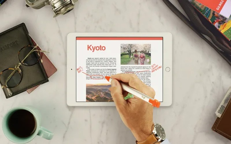 Someone using a Logitech Crayon