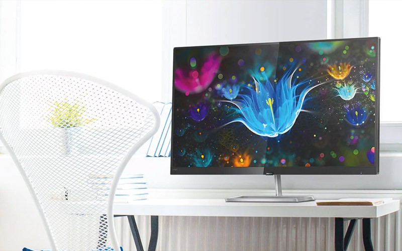 Perfect displays for home working Philips display on a home desk