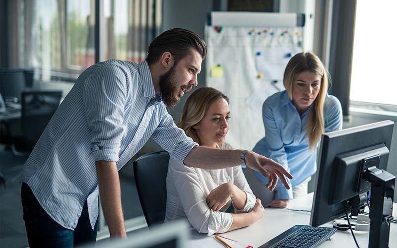Rationalize Your Apps Before You Migrate Group of colleagues having a meeting