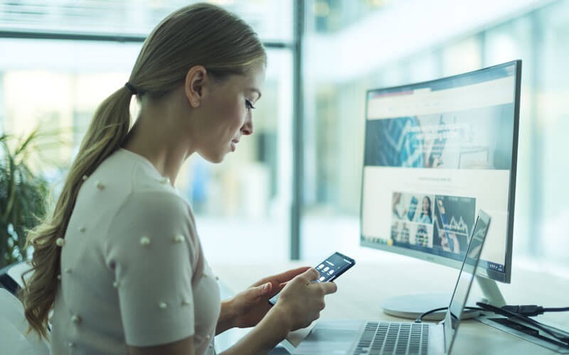 Samsung woman using unlocked smartphone