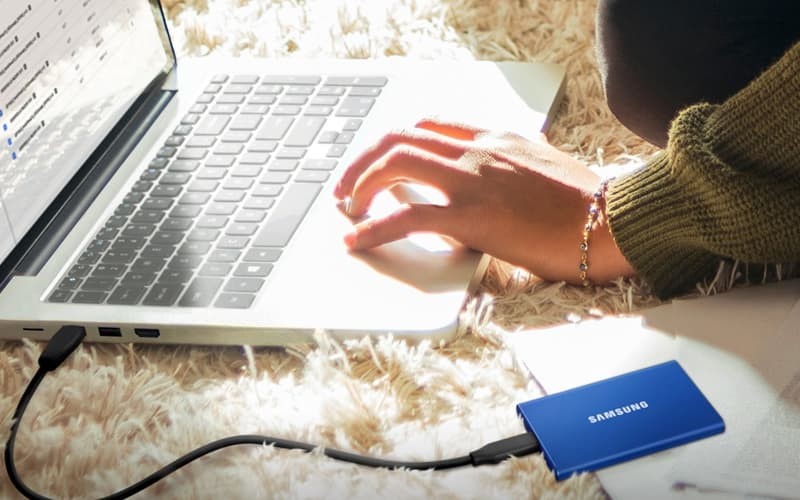 Samsung solid state drives are ideal for high-end PCs Samsung portable solid state drive in use